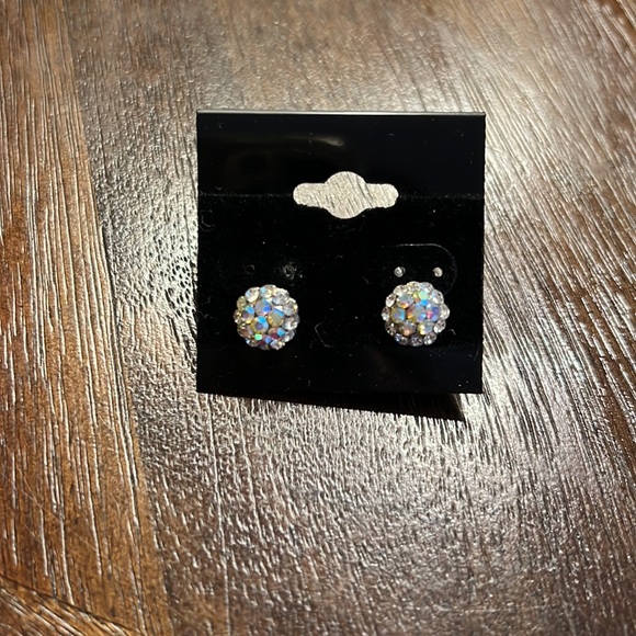 gorgeous sparkly stud earrings - Picture 1 of 3